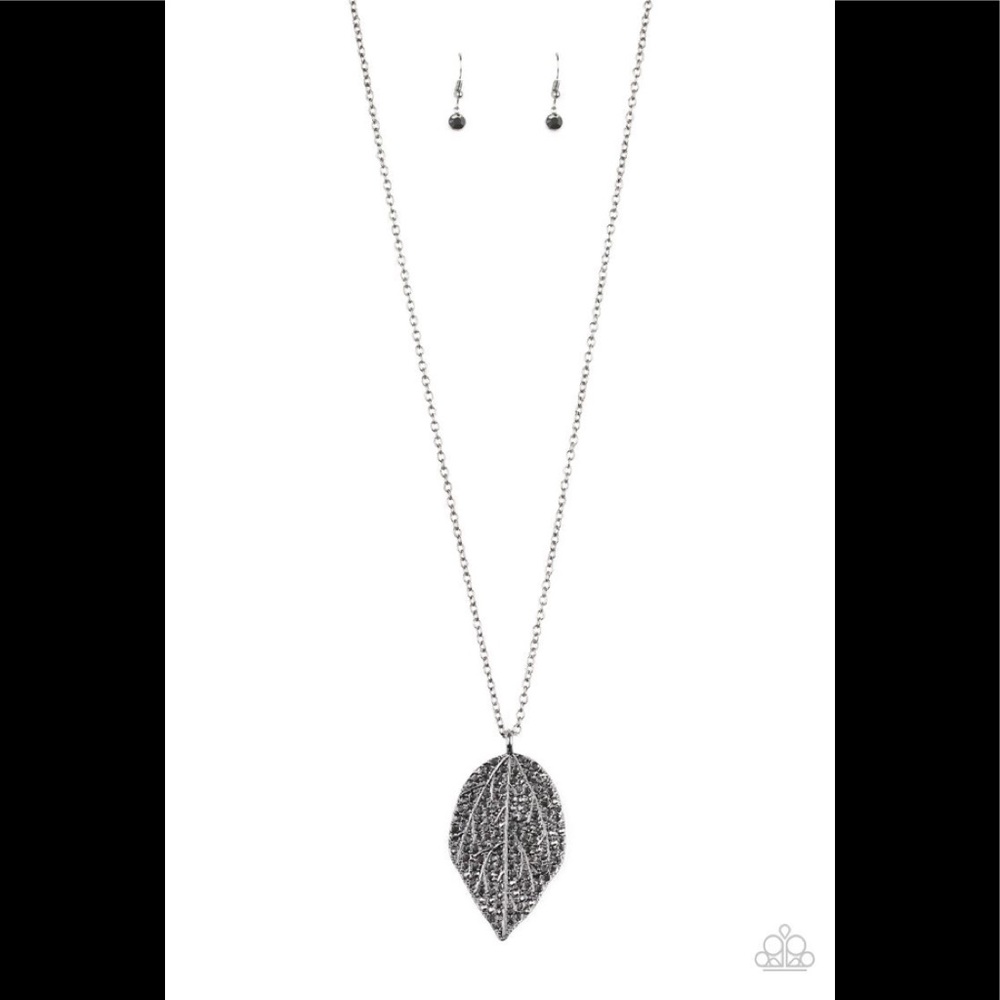 ✨3 for $10✨ Gunmetal leaf necklace